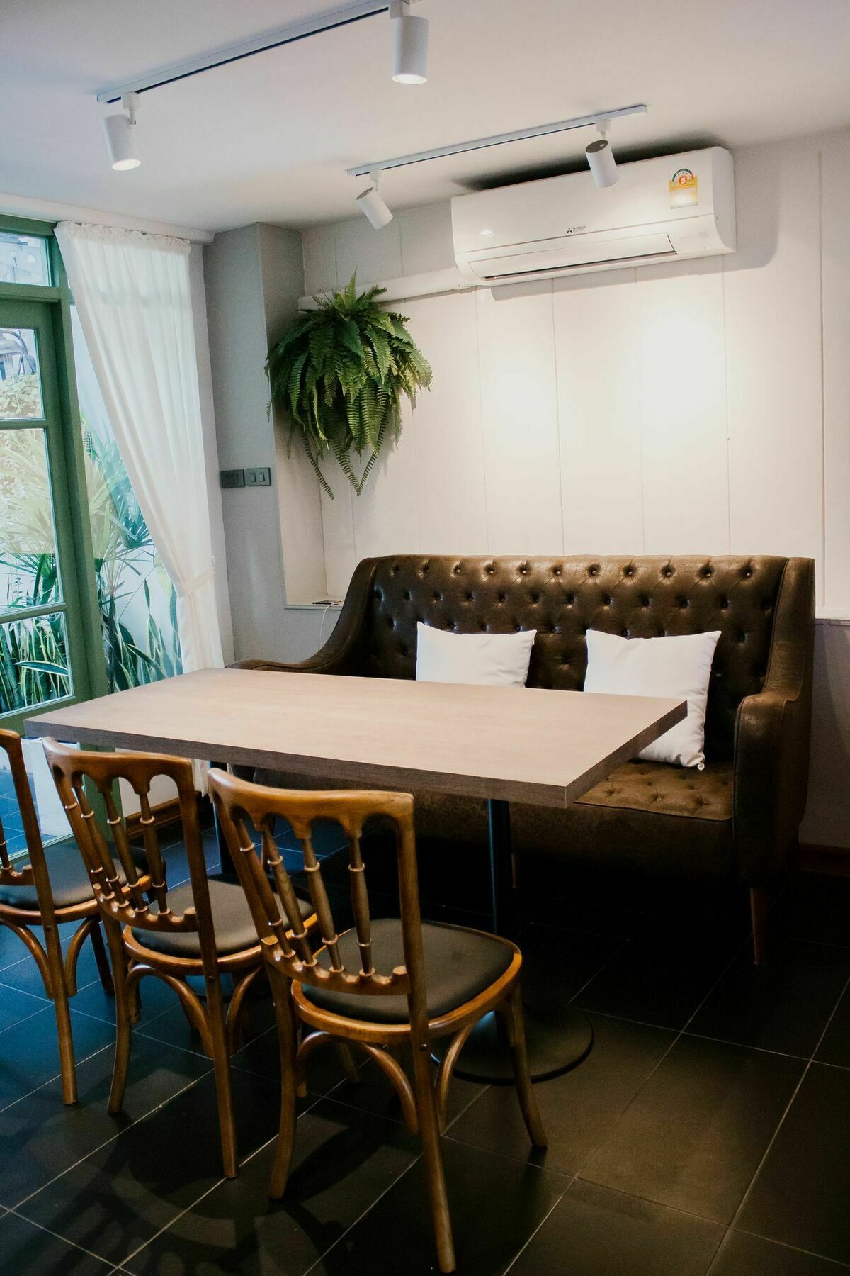 Weeping Willow Sukhumvit 26 Hostel Bangkok Ngoại thất bức ảnh